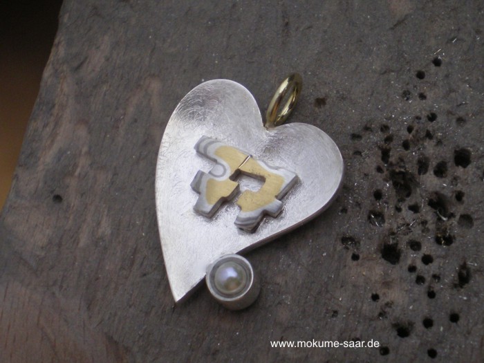 Rueckseite Herz Mokume Gane Unikat mit Zuchtperle